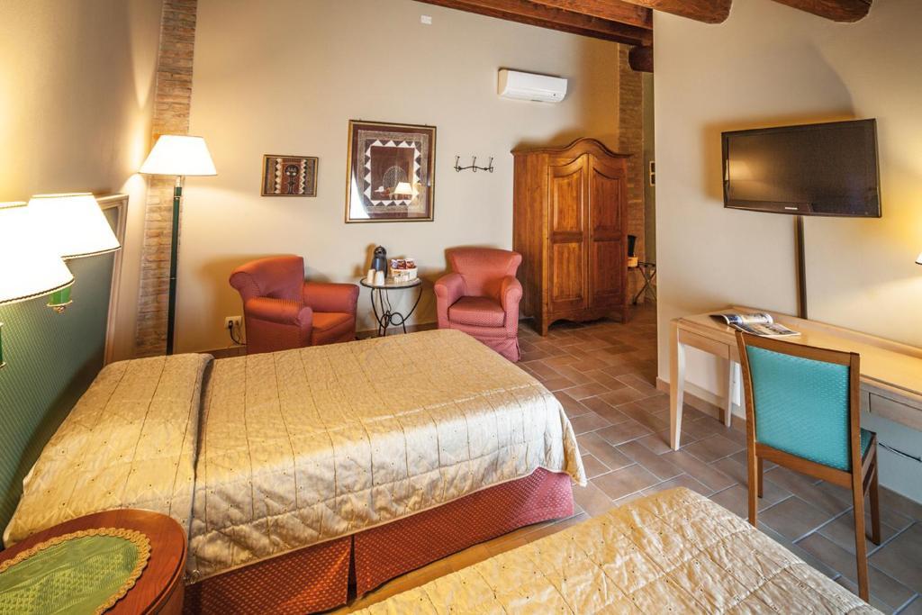 Hotel Residence Diamantina Ферара Стая снимка